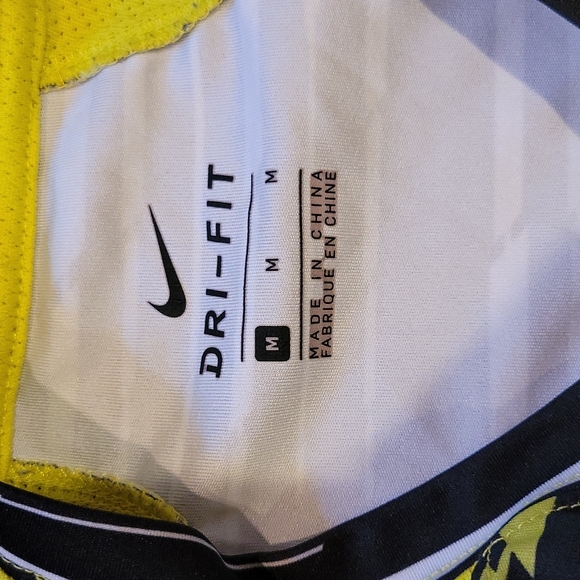 Nike Dri-Fit Tee - Picture 3 of 4